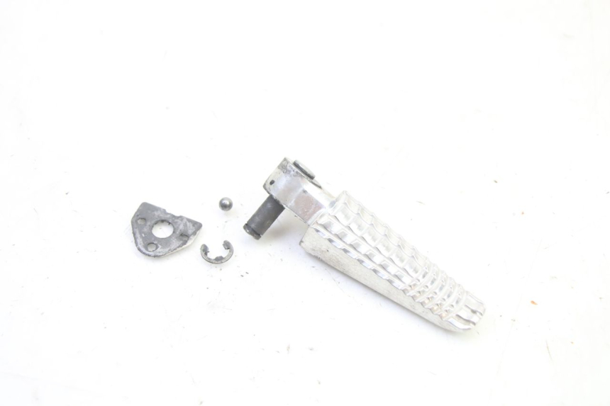 photo de PEDANA POSTERIORE DESTRA SUZUKI GSR 750 (2011 - 2017) - Vista principale
