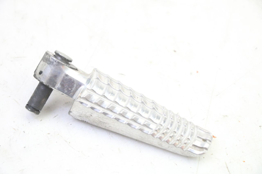 photo de PEDANA POSTERIORE DESTRA SUZUKI GSR 750 (2011 - 2017) - Dettaglio del componente