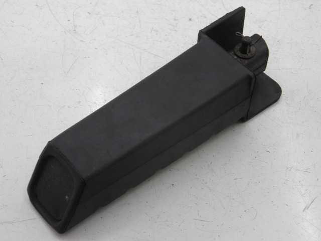 photo de Poggiapiedi posteriore destro HONDA FES PANTHEON 125 (2003 - 2007) - Zoom sullo stato d'uso