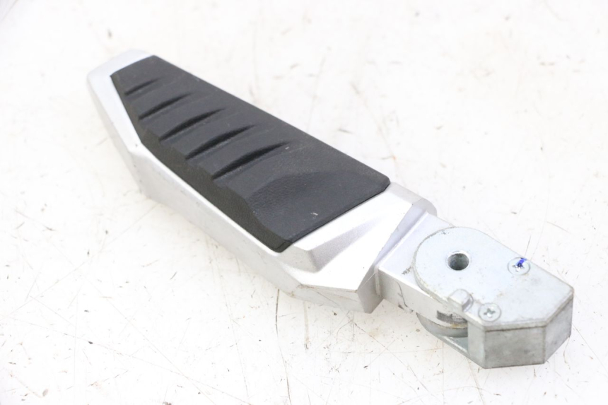 photo de PEDANA POSTERIORE DESTRA SYM JOYMAX 125 (2010 - 2017) - Zoom sullo stato d'uso