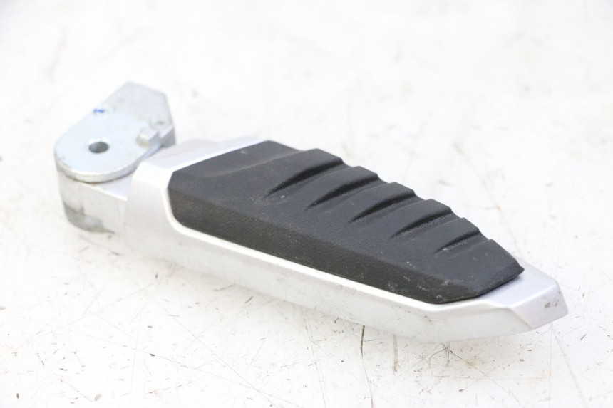 photo de PEDANA POSTERIORE DESTRA SYM JOYMAX 125 (2010 - 2017) - Vista d'insieme del prodotto