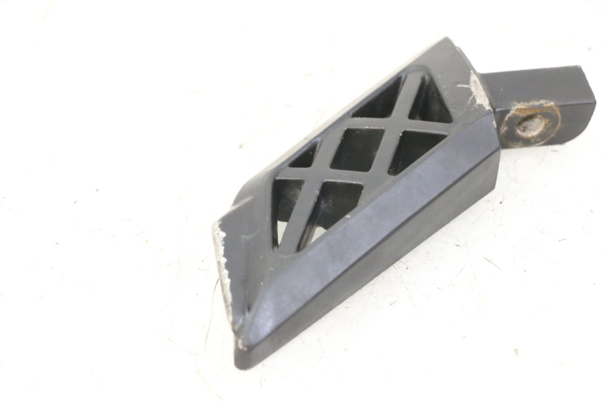 photo de Poggiapiedi posteriore destro PEUGEOT KISBEE 4T 50 (2018 - 2022) - Zoom sullo stato d'uso