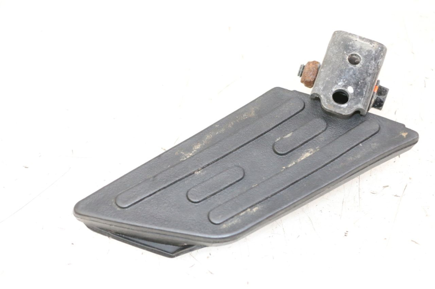 photo de Poggiapiedi posteriore destro PEUGEOT KISBEE 4T 50 (2018 - 2022) - Dettagli dei punti di fissaggio