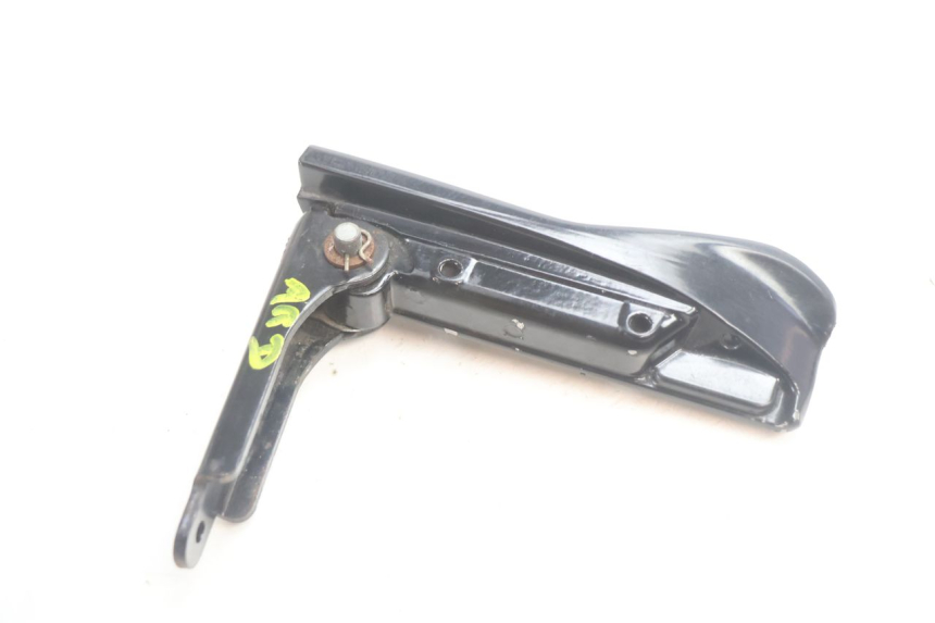 photo de PEDANA POSTERIORE DESTRA PIAGGIO MP3 HPE 530 (2022 - 2026) - Primo piano tecnico