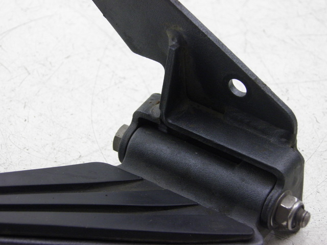 photo de Poggiapiedi posteriore destro PEUGEOT GEOPOLIS 250 (2006 - 2008) - Zoom sullo stato d'uso