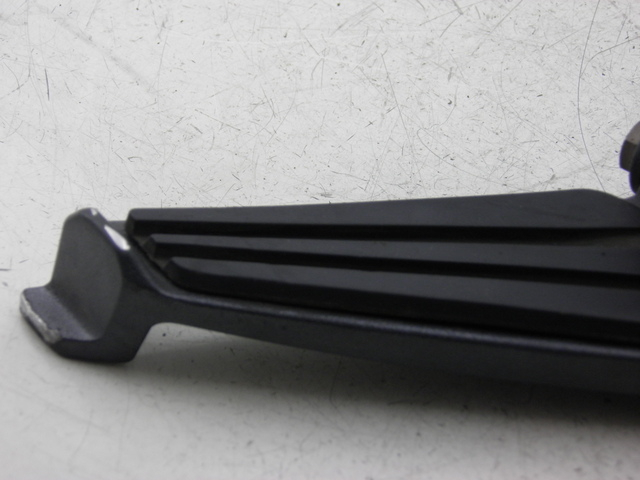 photo de Poggiapiedi posteriore destro PEUGEOT GEOPOLIS 250 (2006 - 2008) - Primo piano tecnico