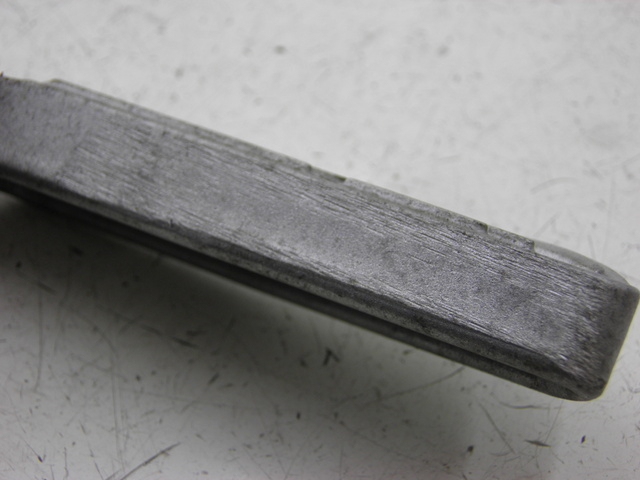 photo de Poggiapiedi posteriore destro PEUGEOT TWEET 125 (2010 - 2017) - Zoom sullo stato d'uso