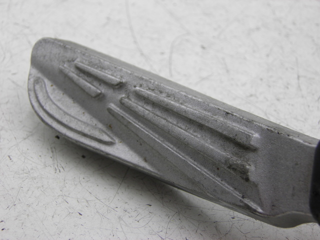 photo de Poggiapiedi posteriore destro PEUGEOT TWEET 125 (2010 - 2017) - Altra angolazione