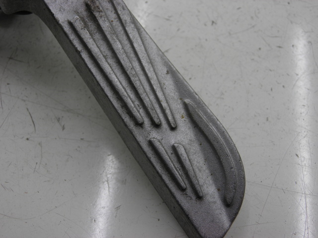 photo de Poggiapiedi posteriore destro PEUGEOT TWEET 125 (2010 - 2017) - Vista d'insieme del prodotto