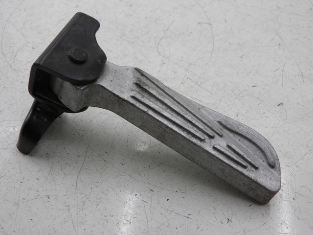 photo de Poggiapiedi posteriore destro PEUGEOT TWEET 125 (2010 - 2017) - Dettagli dei punti di fissaggio