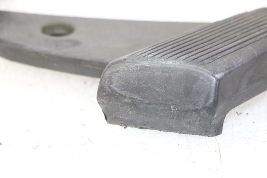 photo de PEDANA POSTERIORE DESTRA PIAGGIO VESPA LX 150 (2005 - 2013) - Zoom sullo stato d'uso