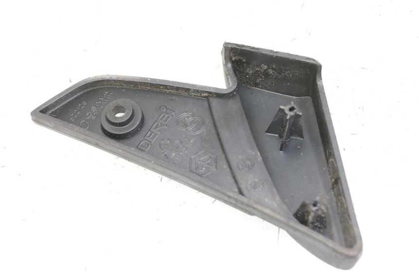 photo de PEDANA POSTERIORE DESTRA PIAGGIO VESPA LX 150 (2005 - 2013) - Primo piano tecnico