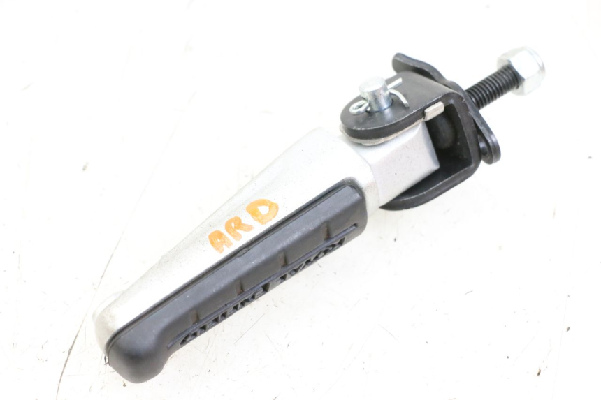 photo de PEDANA POSTERIORE DESTRA ROYAL ENFIELD CONTINENTAL GT 650 (2019 - 2024) - Primo piano tecnico