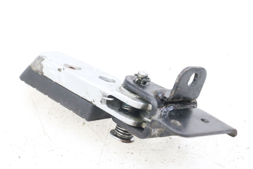 photo de Poggiapiedi posteriore destro DAELIM S3 125 (2010 - 2017) - Zoom sullo stato d'uso