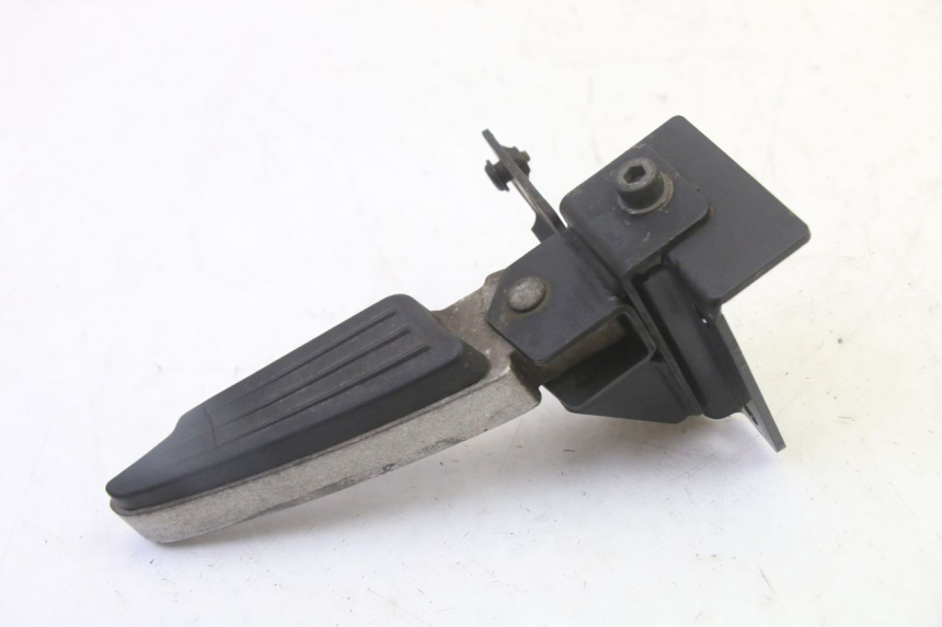 photo de PEDANA POSTERIORE DESTRA PEUGEOT SATELIS 125 (2010 - 2012) - Primo piano tecnico