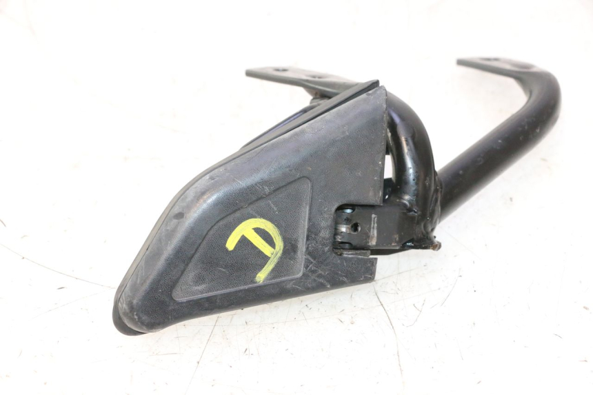 photo de PEDANA POSTERIORE DESTRA HONDA SH 125 (2001 - 2003) - Zoom sullo stato d'uso