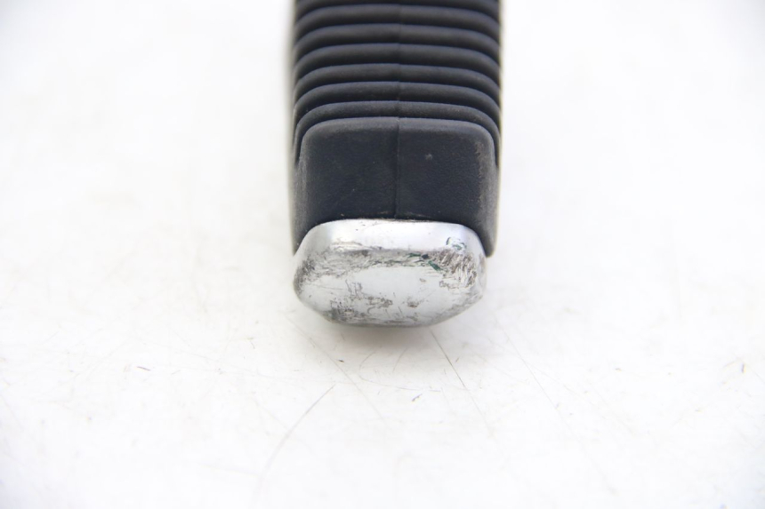 photo de PIANTAFERRO POSTERIORE DESTRO SUZUKI SIXTEEN 125 (2008 - 2010) - Altra angolazione