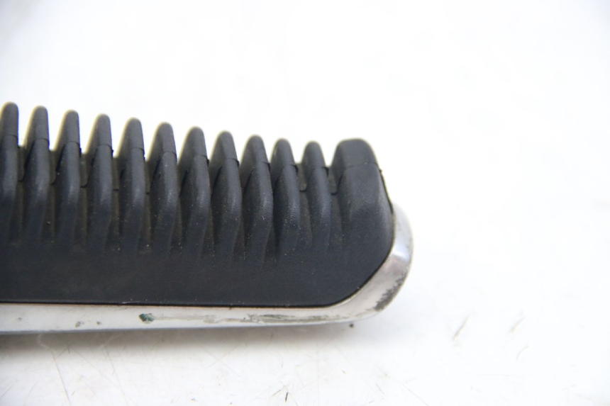 photo de PIANTAFERRO POSTERIORE DESTRO SUZUKI SIXTEEN 125 (2008 - 2010) - Primo piano tecnico