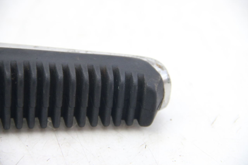 photo de PIANTAFERRO POSTERIORE DESTRO SUZUKI SIXTEEN 125 (2008 - 2010) - Dettagli dei punti di fissaggio