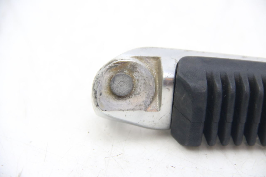 photo de PIANTAFERRO POSTERIORE DESTRO SUZUKI SIXTEEN 125 (2008 - 2010) - Stato della superficie e materiale