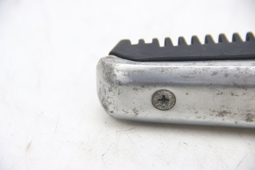 photo de PIANTAFERRO POSTERIORE DESTRO SUZUKI SIXTEEN 125 (2008 - 2010) - Marcature e riferimenti originali