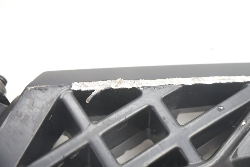 photo de PEDANA POSTERIORE DESTRA PEUGEOT STREETZONE NAKED 2T 50 (2014 - 2018) - Primo piano tecnico