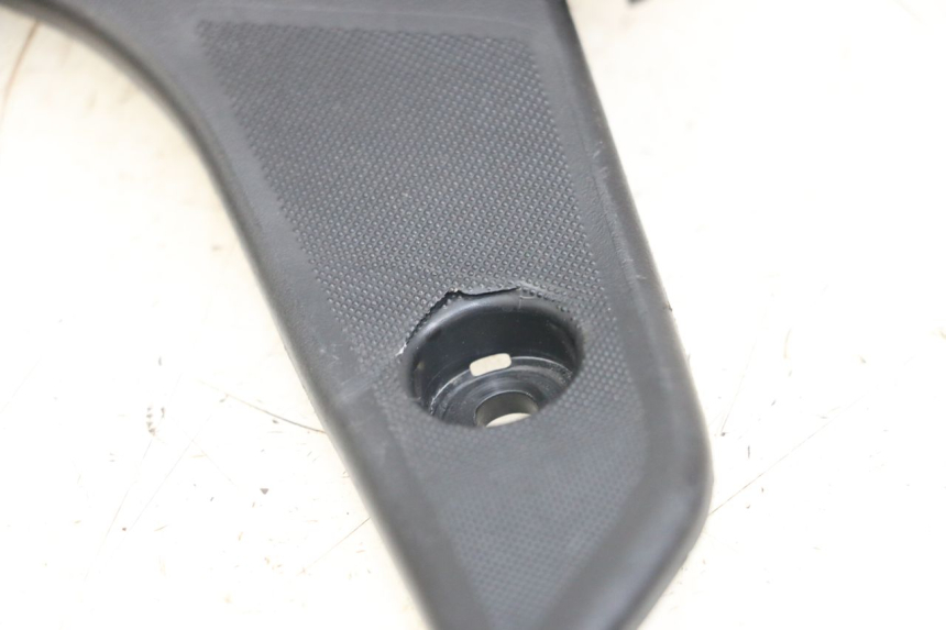 photo de PEDANA POSTERIORE DESTRA PIAGGIO VESPA PRIMAVERA 4T 50 (2021 - 2024) - Dettaglio del componente