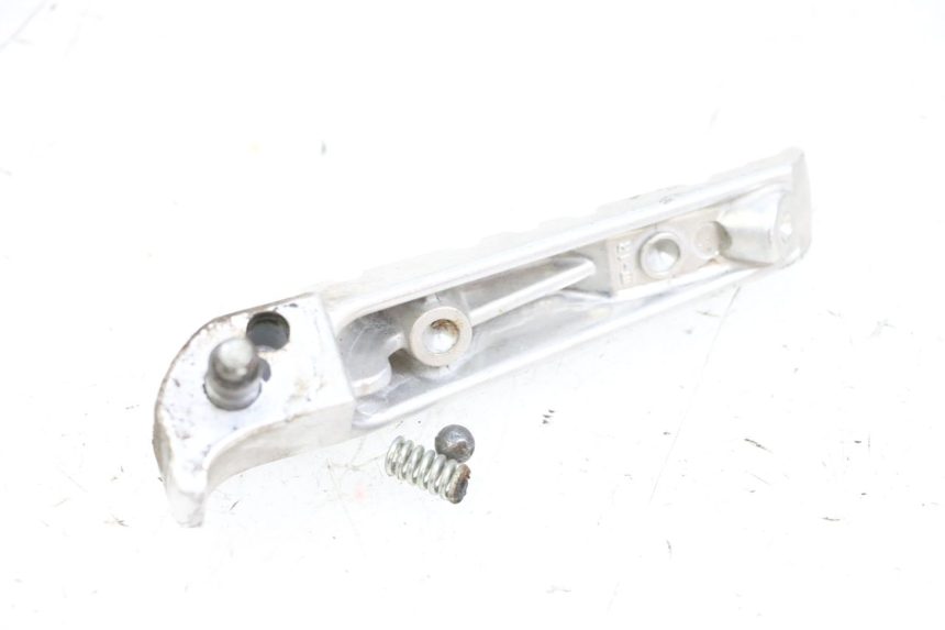 photo de Poggiapiedi posteriore destro YAMAHA X-MAX XMAX 125 (2010 - 2013) - Zoom sullo stato d'uso