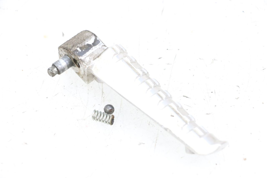 photo de Poggiapiedi posteriore destro YAMAHA X-MAX XMAX 125 (2010 - 2013) - Altra angolazione