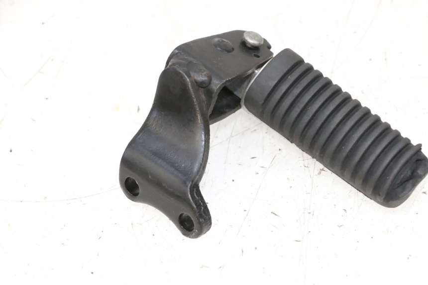 photo de Poggiapiedi posteriore destro YAMAHA XMAX X-MAX 125 (2006 - 2009) - Zoom sullo stato d'uso