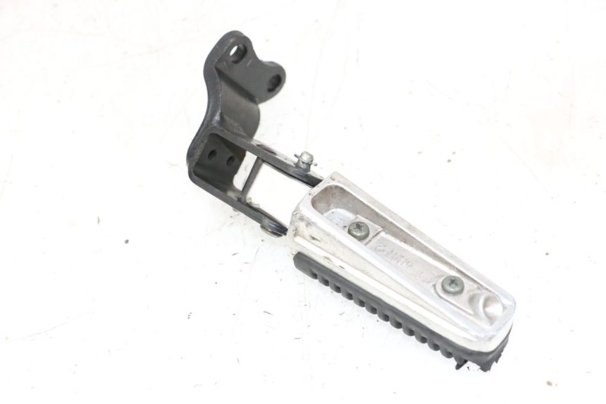 photo de Poggiapiedi posteriore destro YAMAHA XMAX X-MAX 125 (2006 - 2009) - Altra angolazione