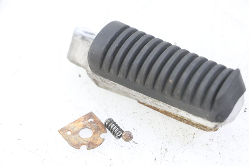 photo de PEDANA POSTERIORE DESTRA YAMAHA XJ6 ABS 600 (2008 - 2016) - Primo piano tecnico