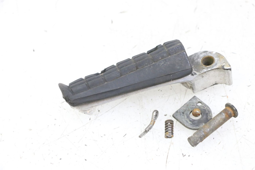 photo de PEDANA POSTERIORE DESTRA YAMAHA XJN DIVERSION 600 (2000 - 2003) - Zoom sullo stato d'uso