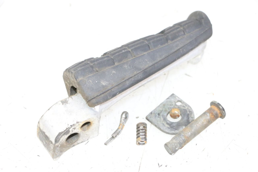 photo de PEDANA POSTERIORE DESTRA YAMAHA XJN DIVERSION 600 (2000 - 2003) - Primo piano tecnico