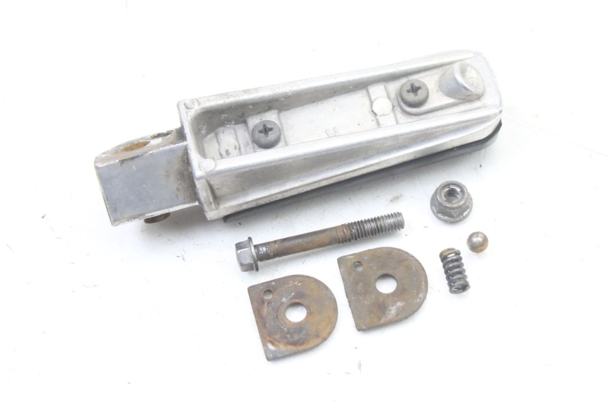 photo de PEDANA POSTERIORE DESTRA YAMAHA FZS FAZER 600 (2001 - 2003) - Primo piano tecnico