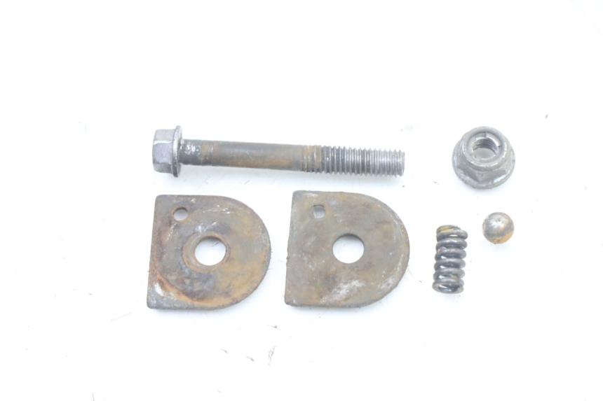 photo de PEDANA POSTERIORE DESTRA YAMAHA FZS FAZER 600 (2001 - 2003) - Dettagli dei punti di fissaggio