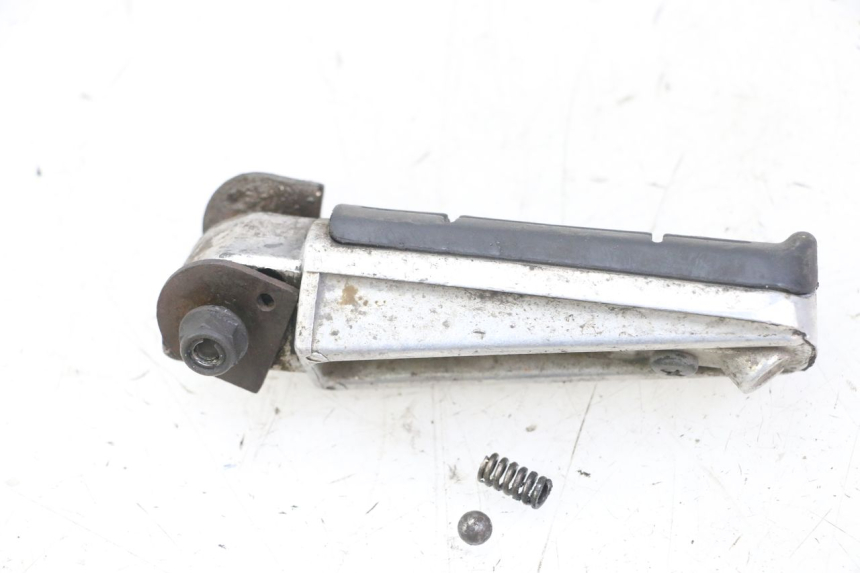 photo de PEDANA POSTERIORE DESTRA YAMAHA FZS FAZER 600 (2001 - 2003) - Dettaglio del componente