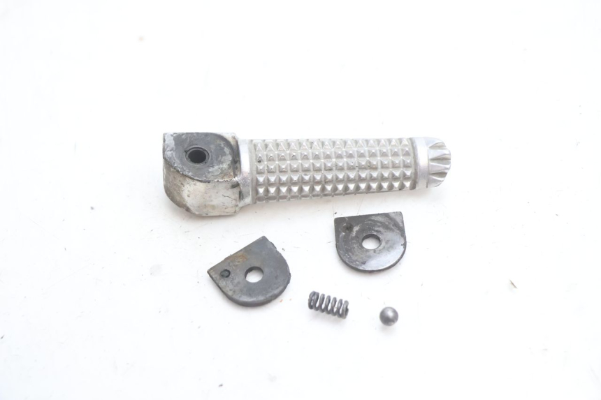 photo de PEDANA POSTERIORE DESTRA YAMAHA YZF R GENESIS 750 (1993 - 1998) - Dettaglio del componente
