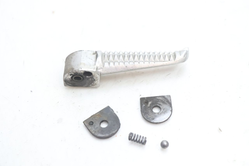 photo de PEDANA POSTERIORE DESTRA YAMAHA YZF R GENESIS 750 (1993 - 1998) - Zoom sullo stato d'uso