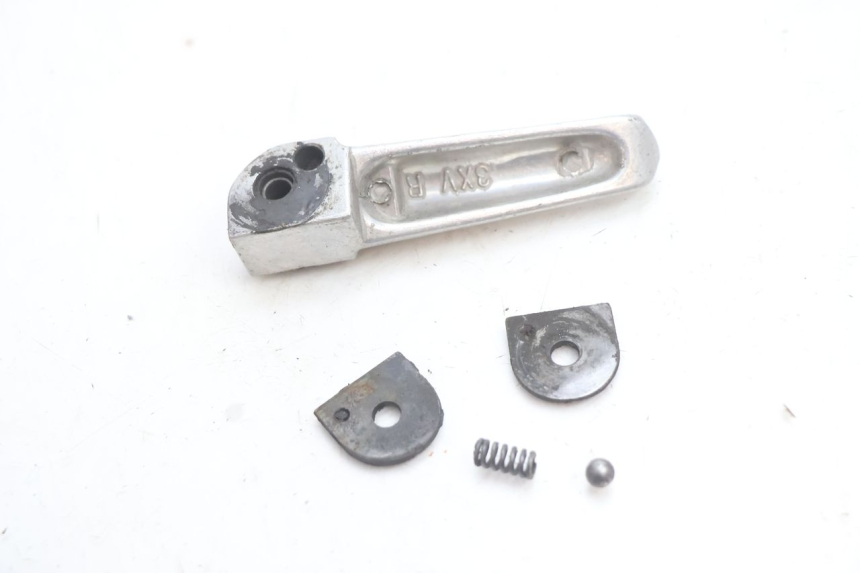 photo de PEDANA POSTERIORE DESTRA YAMAHA YZF R GENESIS 750 (1993 - 1998) - Altra angolazione