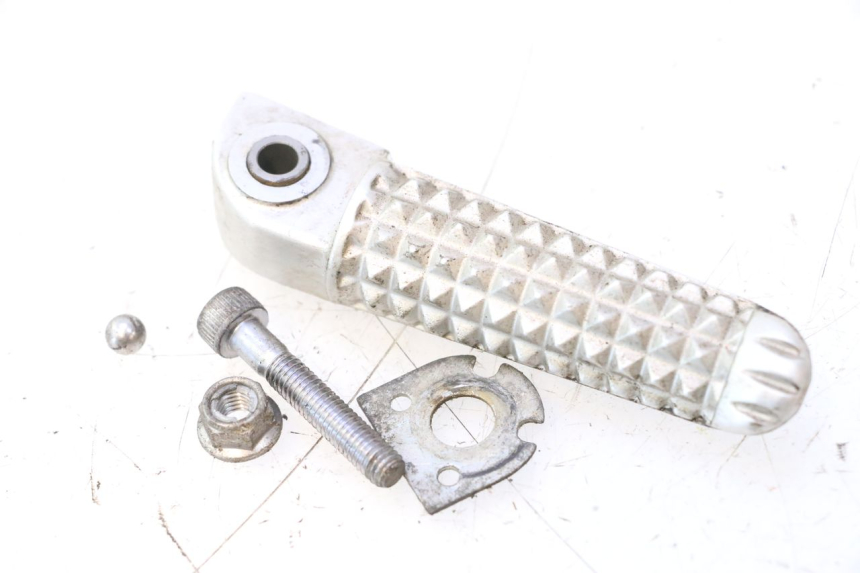 photo de PEDANA POSTERIORE DESTRA YAMAHA YZF R6 600 (2008 - 2009) - Dettaglio del componente
