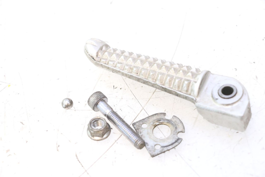 photo de PEDANA POSTERIORE DESTRA YAMAHA YZF R6 600 (2008 - 2009) - Zoom sullo stato d'uso