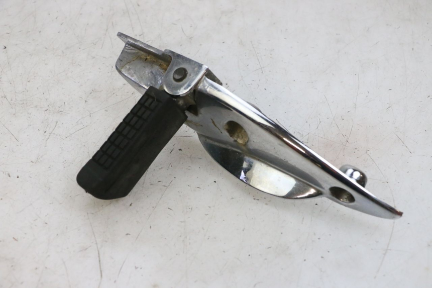 photo de PEDANA POSTERIORE DESTRA KYMCO ZING 125 (1997 - 2003) - Altra vista dell'articolo