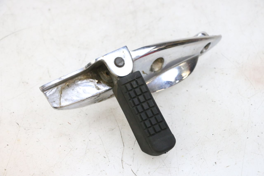 photo de PEDANA POSTERIORE DESTRA KYMCO ZING 125 (1997 - 2003) - Zoom sui componenti