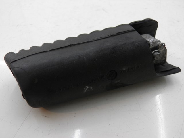 photo de PEDANA POSTERIORE SINISTRA APRILIA LEONARDO ST 250 (2002 - 2005) - Zoom sullo stato d'uso