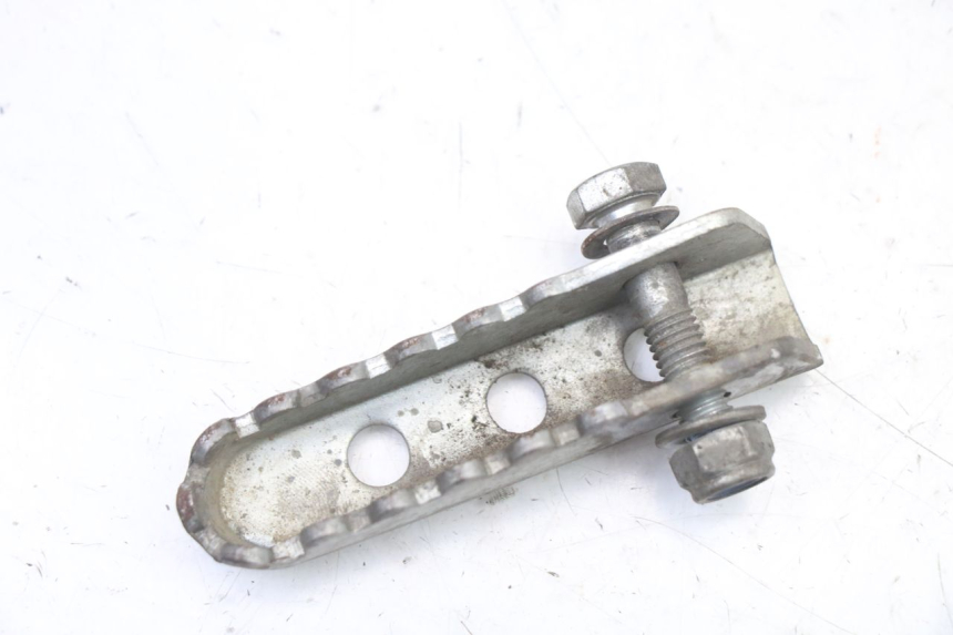 photo de PEDANA POSTERIORE SINISTRA DERBI SENDA R X-TREME 50 (2006 - 2010) - Dettaglio del componente