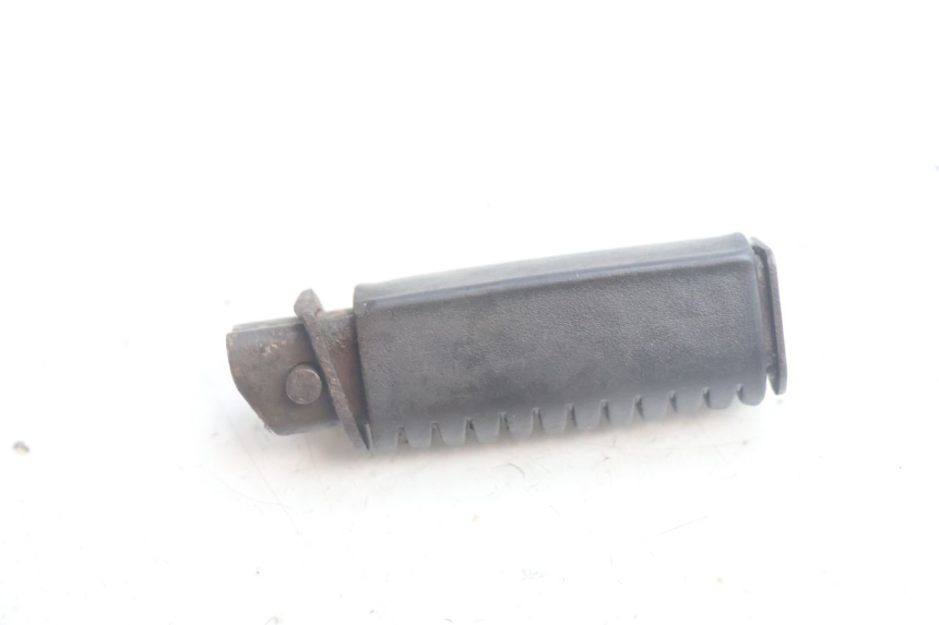 photo de PEDANA POSTERIORE SINISTRA SUZUKI DR S 600 (1985 - 1989) - Altra angolazione