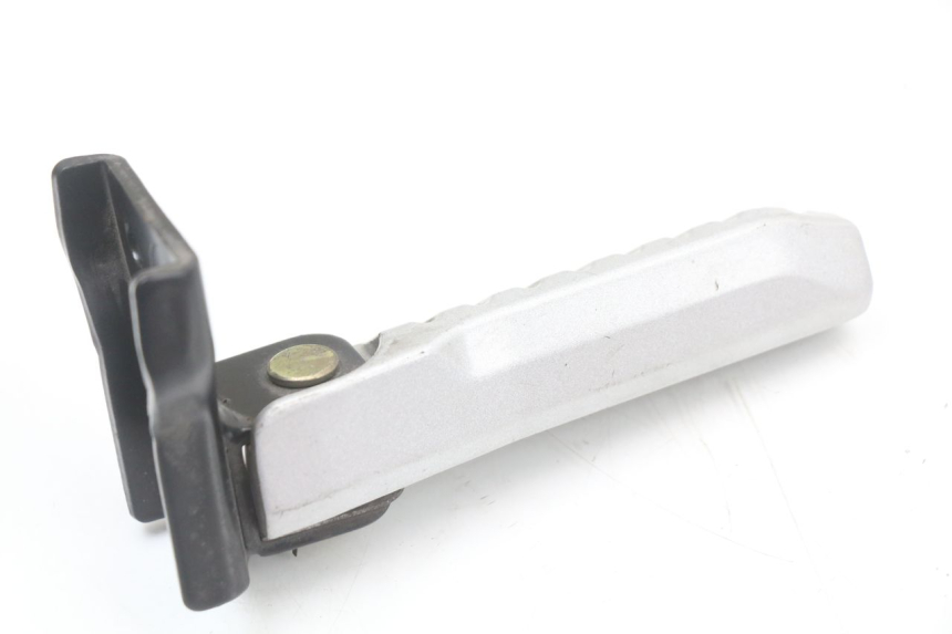 photo de PEDANA POSTERIORE SINISTRA LONGJIA EASY MAX 125 (2020 - 2024) - Altra angolazione