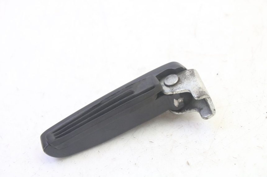 photo de PEDANA POSTERIORE SINISTRA PIAGGIO FLY 4T 50 (2013 - 2017) - Dettagli dei punti di fissaggio