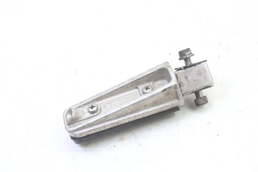 photo de PEDANA POSTERIORE SINISTRA YAMAHA FZ6 FAZER S2 600 (2007 - 2011) - Altra angolazione